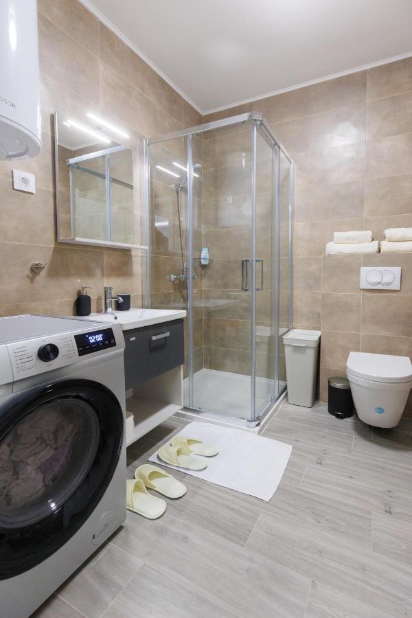 Black & White Apartment Σουμπότικα Εξωτερικό φωτογραφία