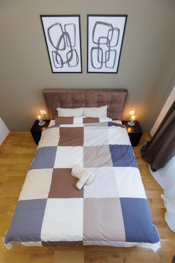 Black & White Apartment Σουμπότικα Εξωτερικό φωτογραφία