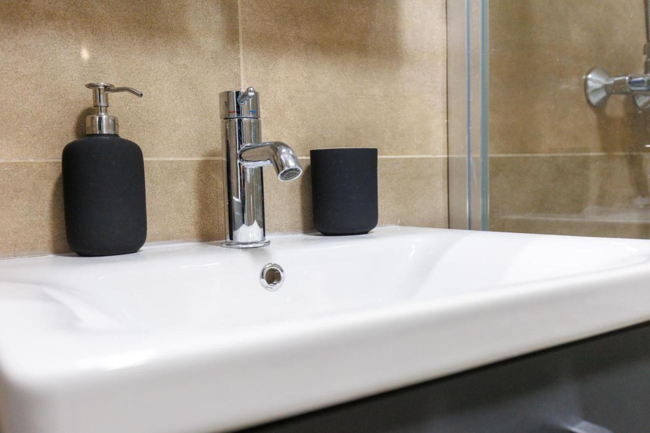 Black & White Apartment Σουμπότικα Εξωτερικό φωτογραφία